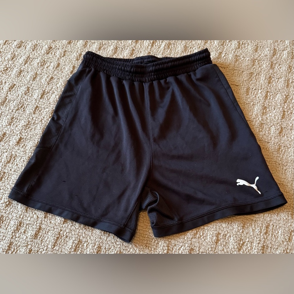 Puma boys size large shorts in black
